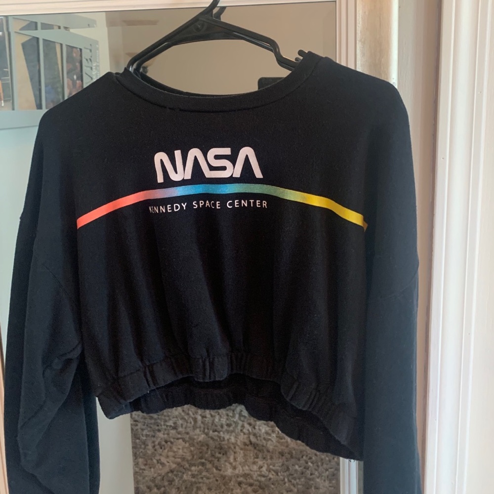 crew neck cropped sweater!